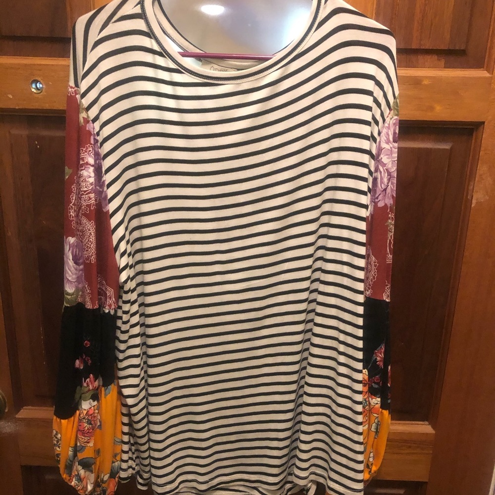 Oddy Striped shirt with floral sleeve